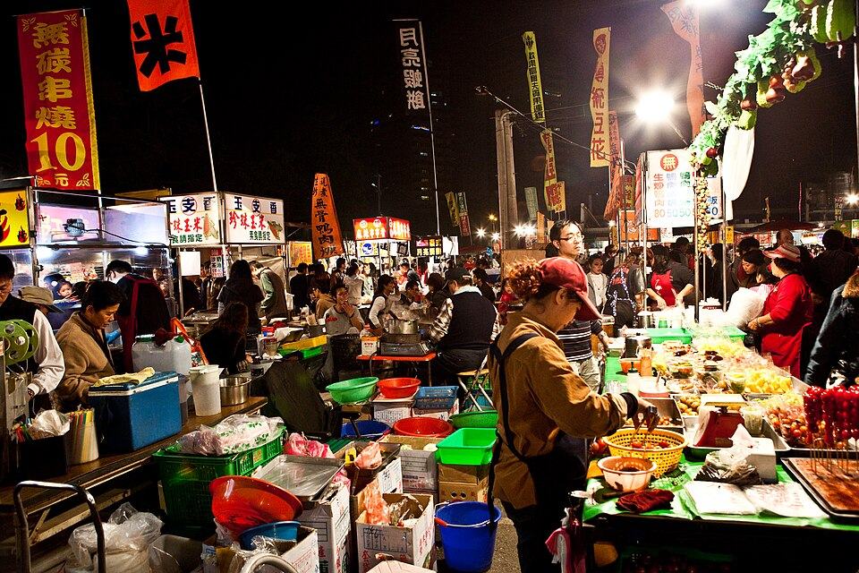 Dadong Night Market stalls