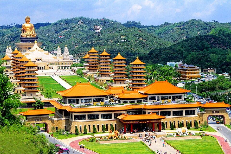 Drive to Fo Guang Shan