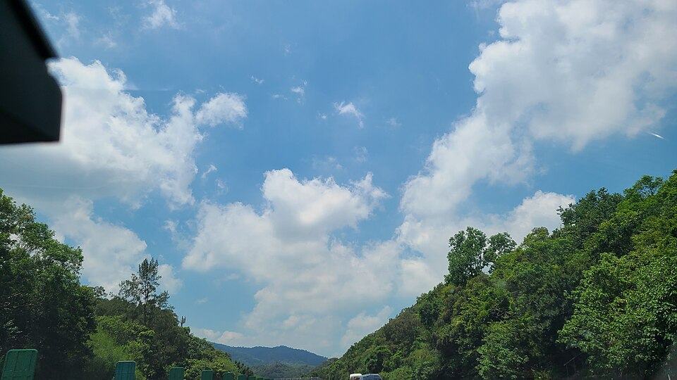 Drive towards the lake