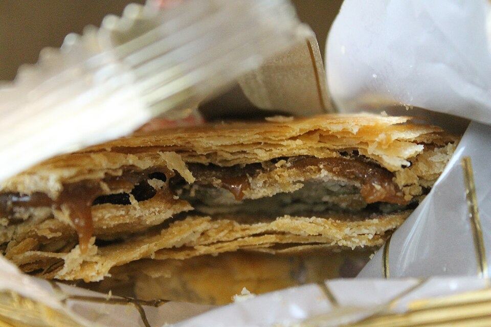 Flaky sun cake